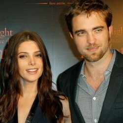 Robert Pattinson ke Premiere Film Bersama Wanita Lain