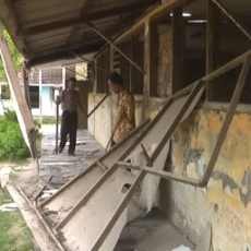 Atap dan Tembok Gedung SDN Karangrejo Ambruk 