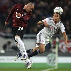 Bayern Takluk di Kandang Hannover