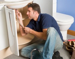 61% Pria Merasa Menarik Jika Bisa Perbaiki Kran Bocor