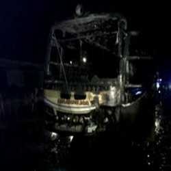 Tabrak 2 Pengendara Motor Hingga Tewas, Bus Luragung Dibakar Warga