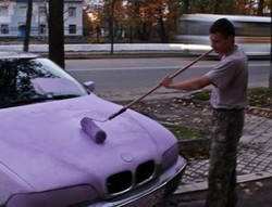 Parkir Sembarangan Mobil Dicat Warna Pink