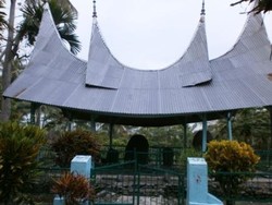 Mengunjungi Situs Prasasti Kubu Rajo I dan II