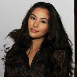 Main Film, Gwen Zamora Sulit Menangis