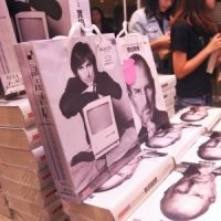 Antrean Panjang, Biografi Steve Jobs Sold Out