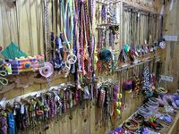 Ragam Aksesori Cantik di Thyo Pernik