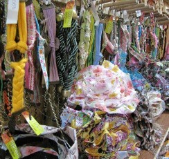 Ragam Aksesori Cantik di Thyo Pernik