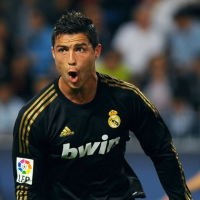 CR7 Incar Gol ke-100