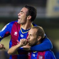 Dua Raksasa Mengintai Liliput