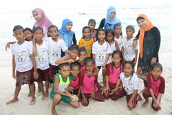 Dari Pasir Putih Sampai Nikmatnya Rujak Ambon