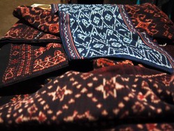 Tenun Lio; Membuatnya Setahun, Dijualnya Sejuta