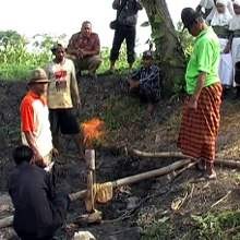 Sumur Bor Milik Warga Lamongan Keluarkan Gas Mudah Terbakar