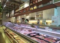 Tempat Makan Plus Belanja Daging Asyik!