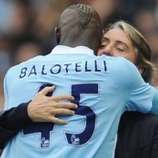 Balotelli Anggap Mancini Seperti Ayah Sendiri