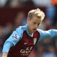 Terlibat Kecelakaan, Aston Villa Skors Pemainnya