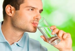 Pria Rajin Minum Air Kurangi Risiko Kanker Kandung Kemih