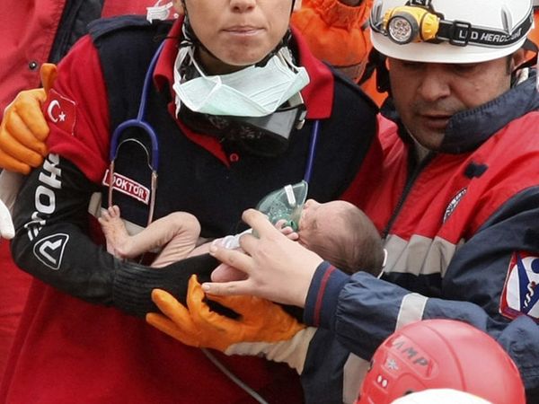 Bayi Selamat Setelah 2 Hari Gempa Turki