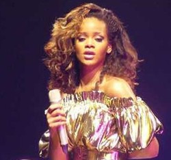 Video Klip Baru Rihanna Diprotes Aktivis Anti Pemerkosaan