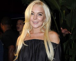 Pasca Pose Bugil, Lindsay Lohan Gosok Toilet