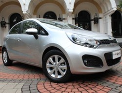 KIA Rio Versus Jazz dan Yaris
