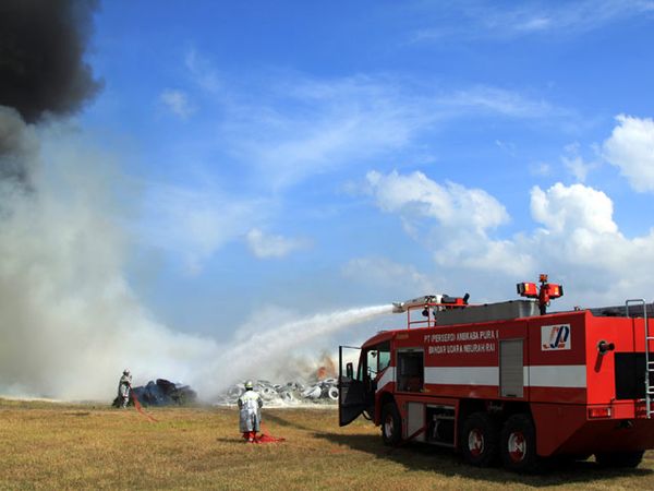 Latihan Kecelakaan Pesawat di Laut