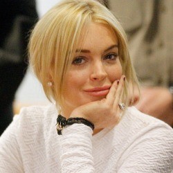 Lindsay Lohan Ditawar Perusahaan Sex Toys Rp 8,9 M
