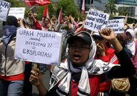 Buruh Tuntut Upah Layak