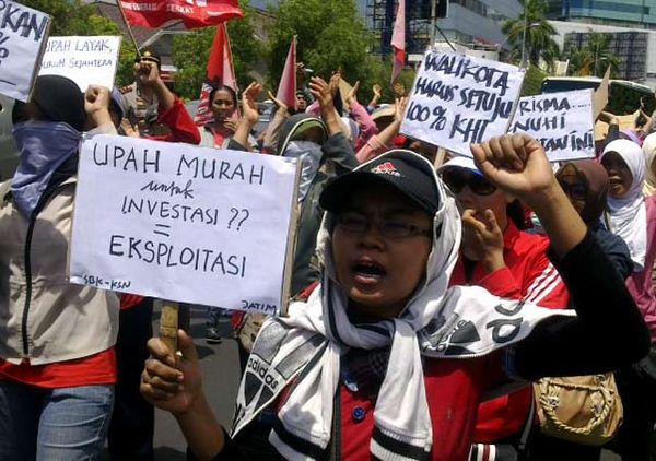 Buruh Tuntut Upah Layak