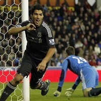 Dua Gol Suarez Menangkan Liverpool