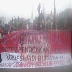 Demo di Seberang Istana, Mahasiswa Tuntut SBY-Boediono Turun