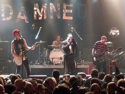 Film Dokumenter Band Punk Legendaris, The Damned, Sedang Disiapkan