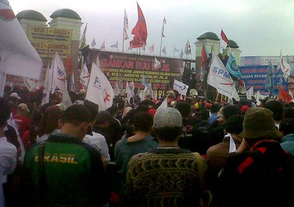 Buruh Geruduk DPR