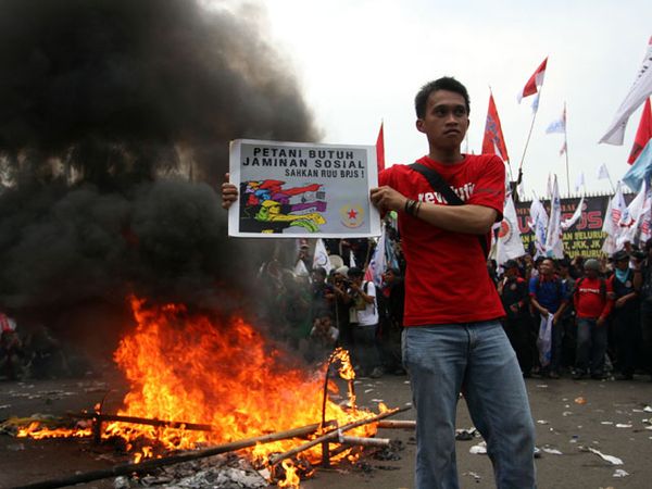 Aksi Menuntut RUU BPJS Disahkan