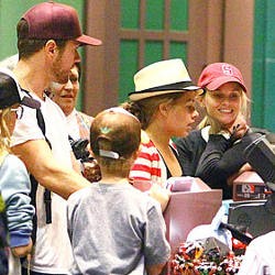 Demi Anak, Reese Witherspoon & Ryan Phillippe Jalan Bareng Lagi 