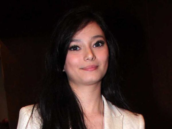 Cantiknya Kekasih Dude Herlino, Asmirandah