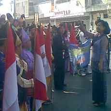 Puluhan Anak SD Gelar Sumpah Pemuda di Pinggir Jalan