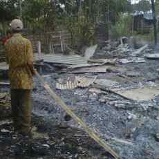 Ditinggal Salat Jumat, Warung Lesehan Ludes Terbakar