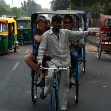 Ketika Mewahnya F1 Berjumpa Kemiskinan India