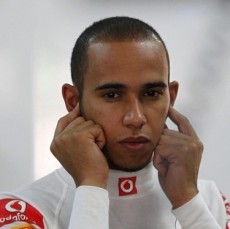 Sesi Diganggu Anjing Nyasar, Hamilton Tercepat