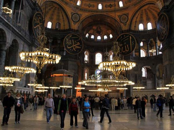 Mengunjungi Museum Hagia Sophia