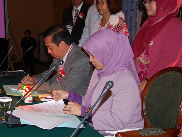 Pfizer Gandeng Ikatan Apoteker Indonesia