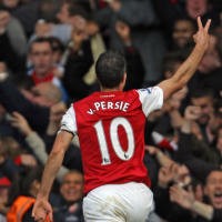 Van Persie Hat-trick, Arsenal Hantam Chelsea 5-3