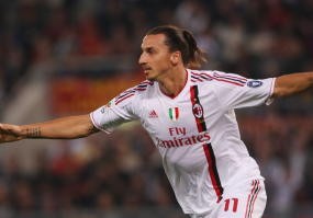 Dua Gol Ibra Antar Milan ke Puncak