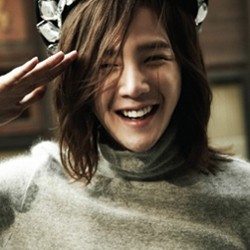 Dibuntuti Fans, Jang Geun Suk Ngamuk di Twitter