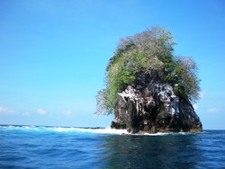 Kekayaan Wisata Pulau Hiri