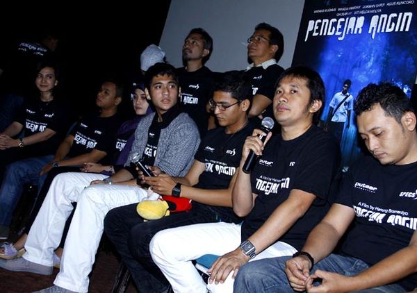 Para Pemain Film Pengejar Angin