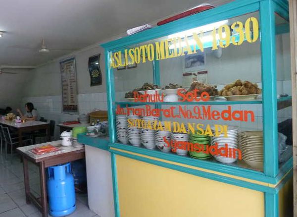 Anget-Anget Makan Soto Medan