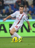 Cassano Dilarikan ke Rumah Sakit