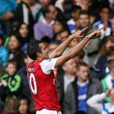 Van Persie Bantah Lakukan Selebrasi ala Nazi