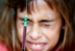 Trik Mengurangi Sakit Akibat Jarum Suntik